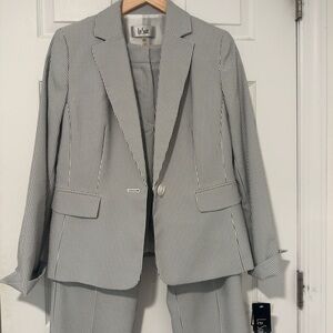 Le Suit Women's Grey & White Pinstripe Blazer